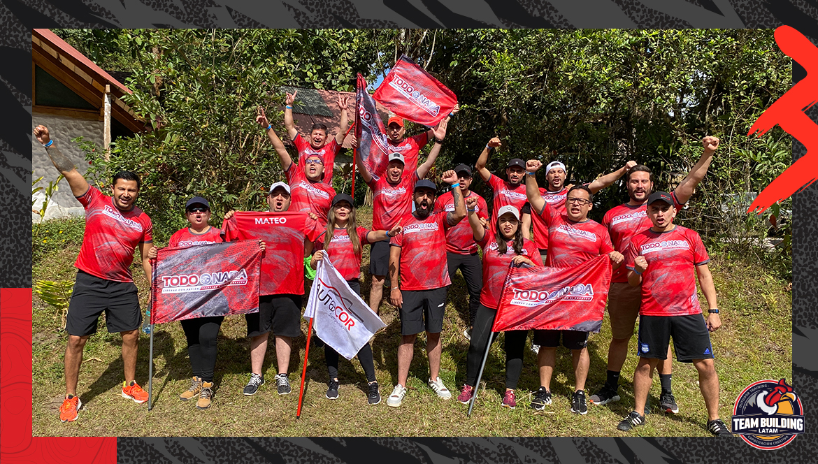 Integrantes de un equipo viviendo una jornada de team building